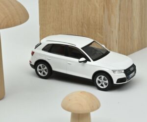 Audi Q5 – Ibis  White – 1:43