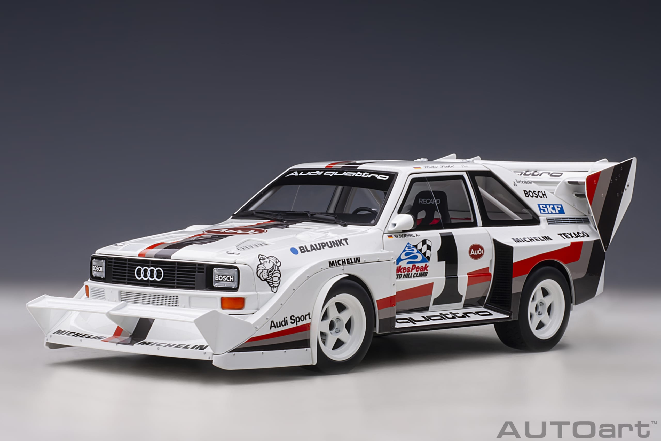 Audi Sport quattro S1 Pikes Peak 1987 Röhrl #1 (Winner) (Sondermodell mit Vitrine und Figur) - Figura 2