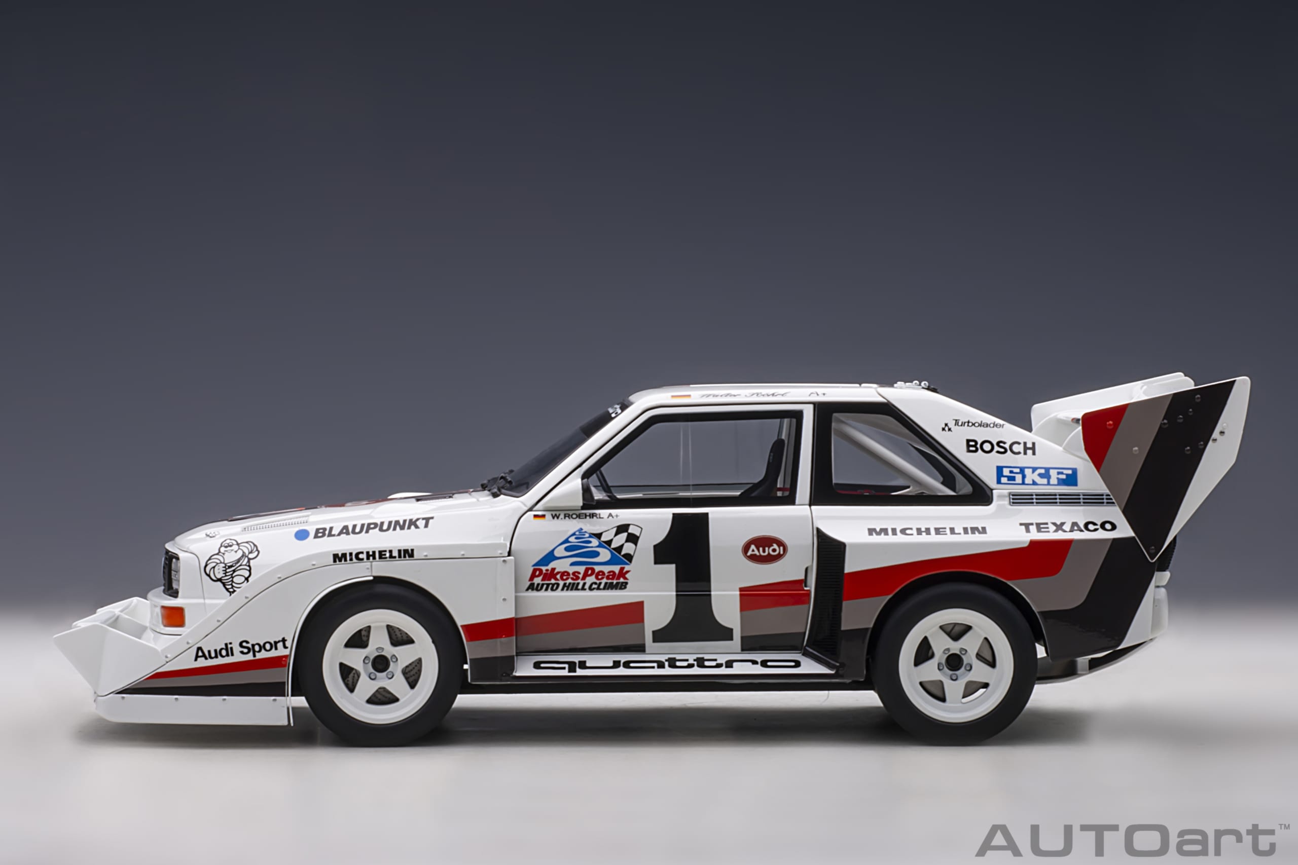 Audi Sport quattro S1 Pikes Peak 1987 Röhrl #1 (Winner) (Sondermodell mit Vitrine und Figur) - Figura 4