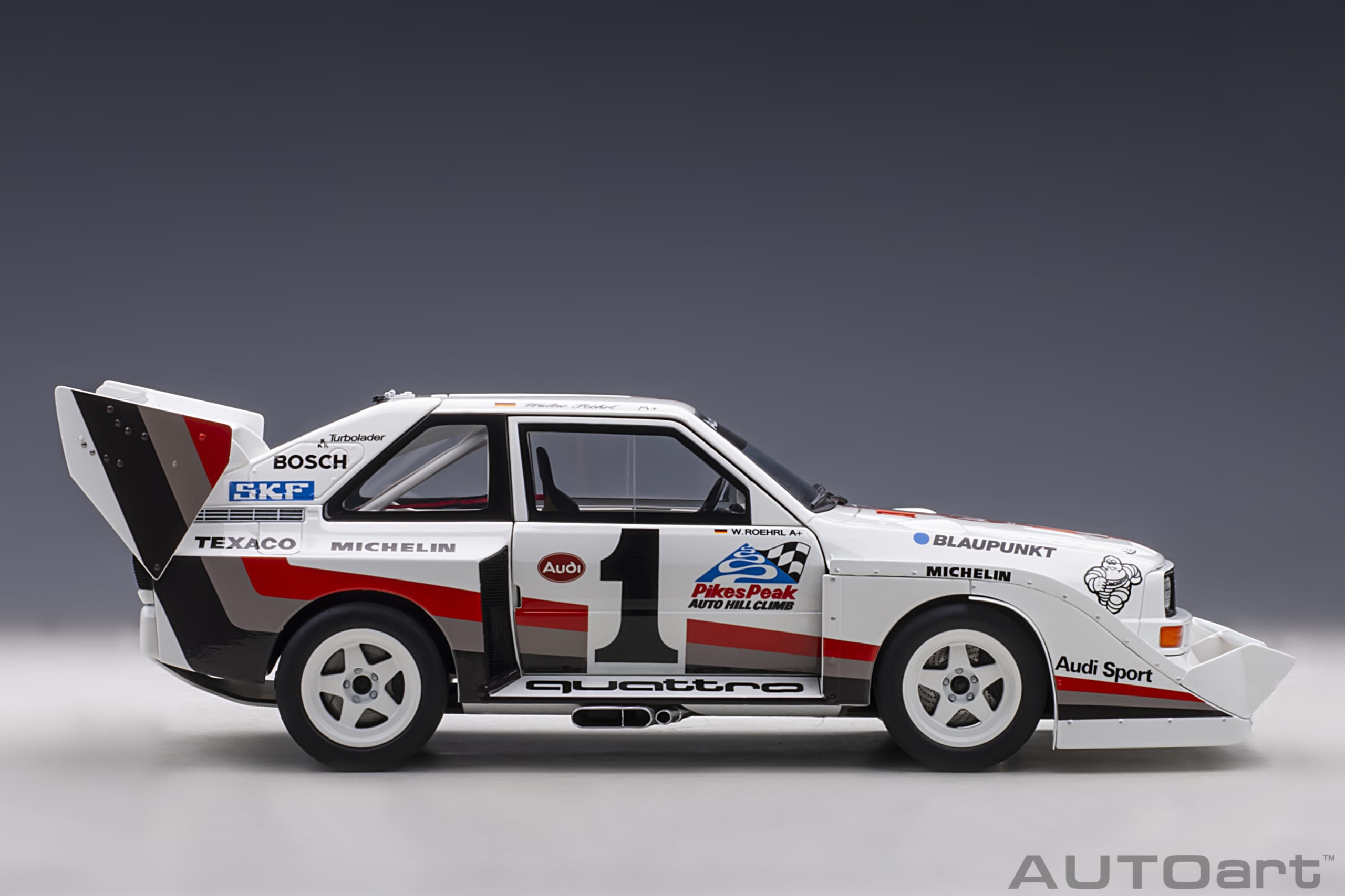 Audi Sport quattro S1 Pikes Peak 1987 Röhrl #1 (Winner) (Sondermodell mit Vitrine und Figur) - Figura 5