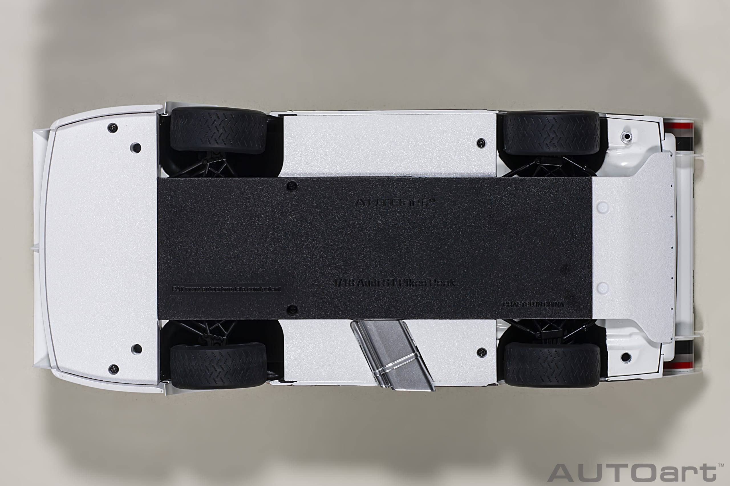 Audi Sport quattro S1 Pikes Peak 1987 Röhrl #1 (Winner) (Sondermodell mit Vitrine und Figur) - Figura 9