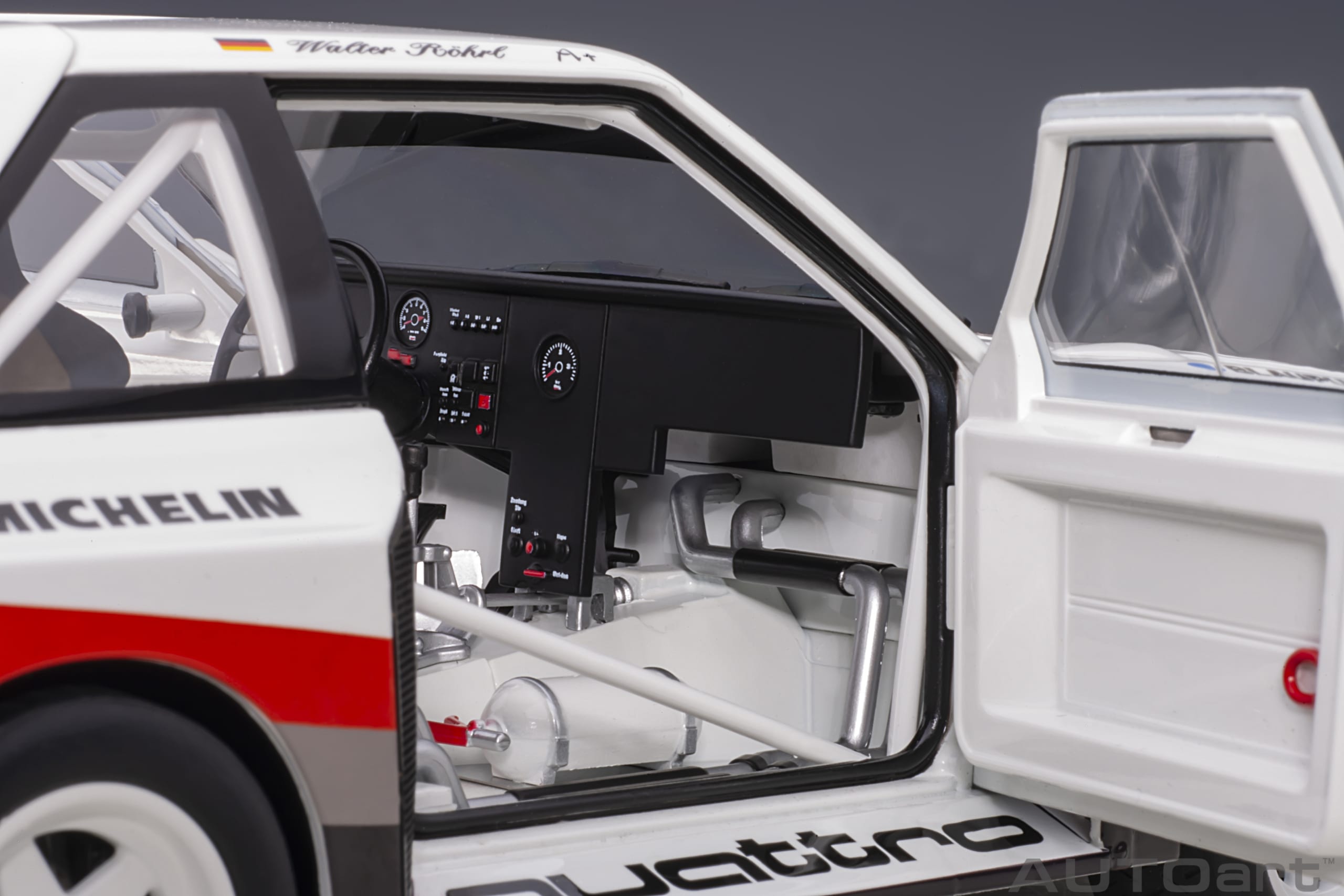 Audi Sport quattro S1 Pikes Peak 1987 Röhrl #1 (Winner) (Sondermodell mit Vitrine und Figur) - Figura 11