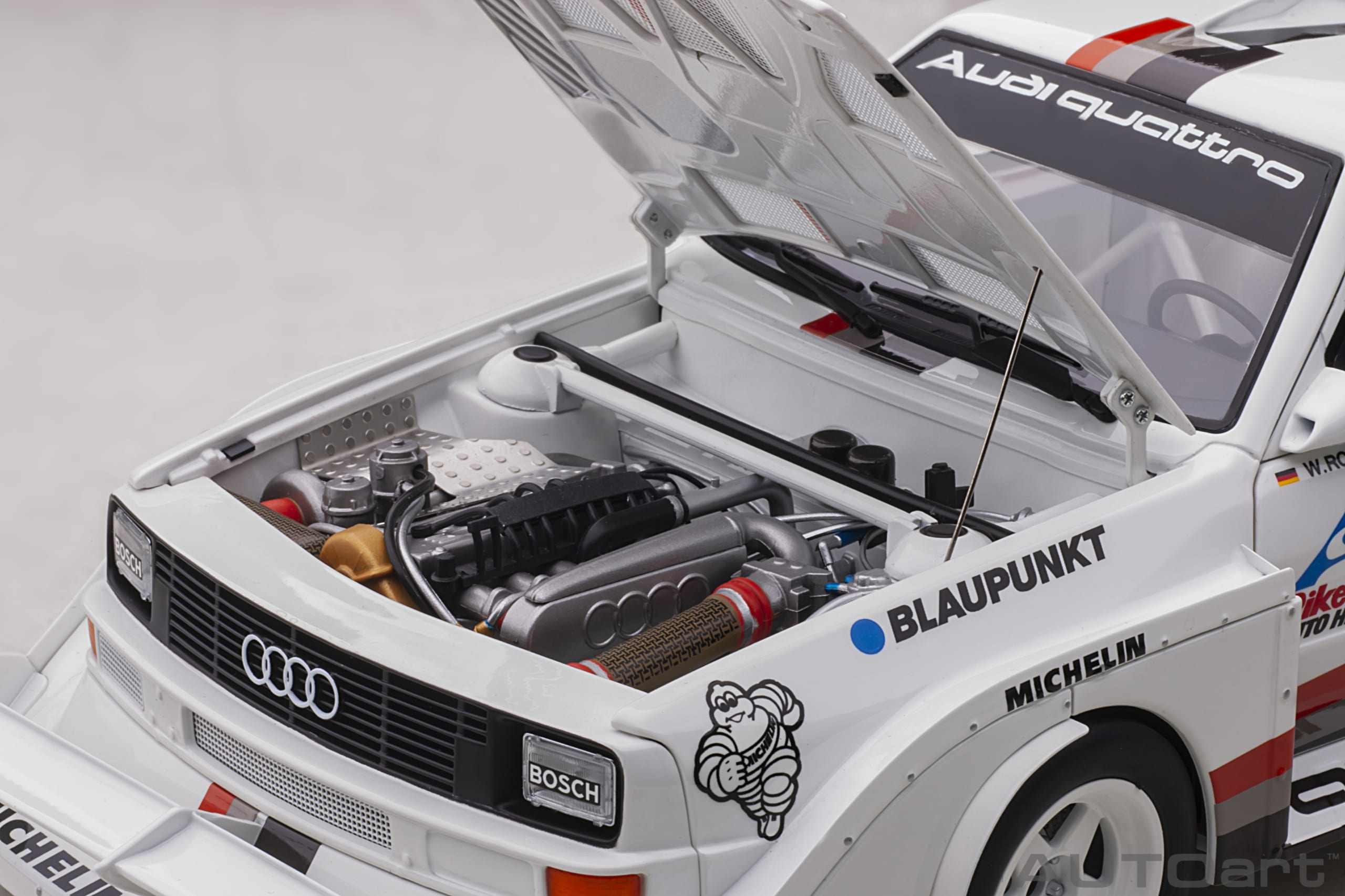 Audi Sport quattro S1 Pikes Peak 1987 Röhrl #1 (Winner) (Sondermodell mit Vitrine und Figur) - Figura 12