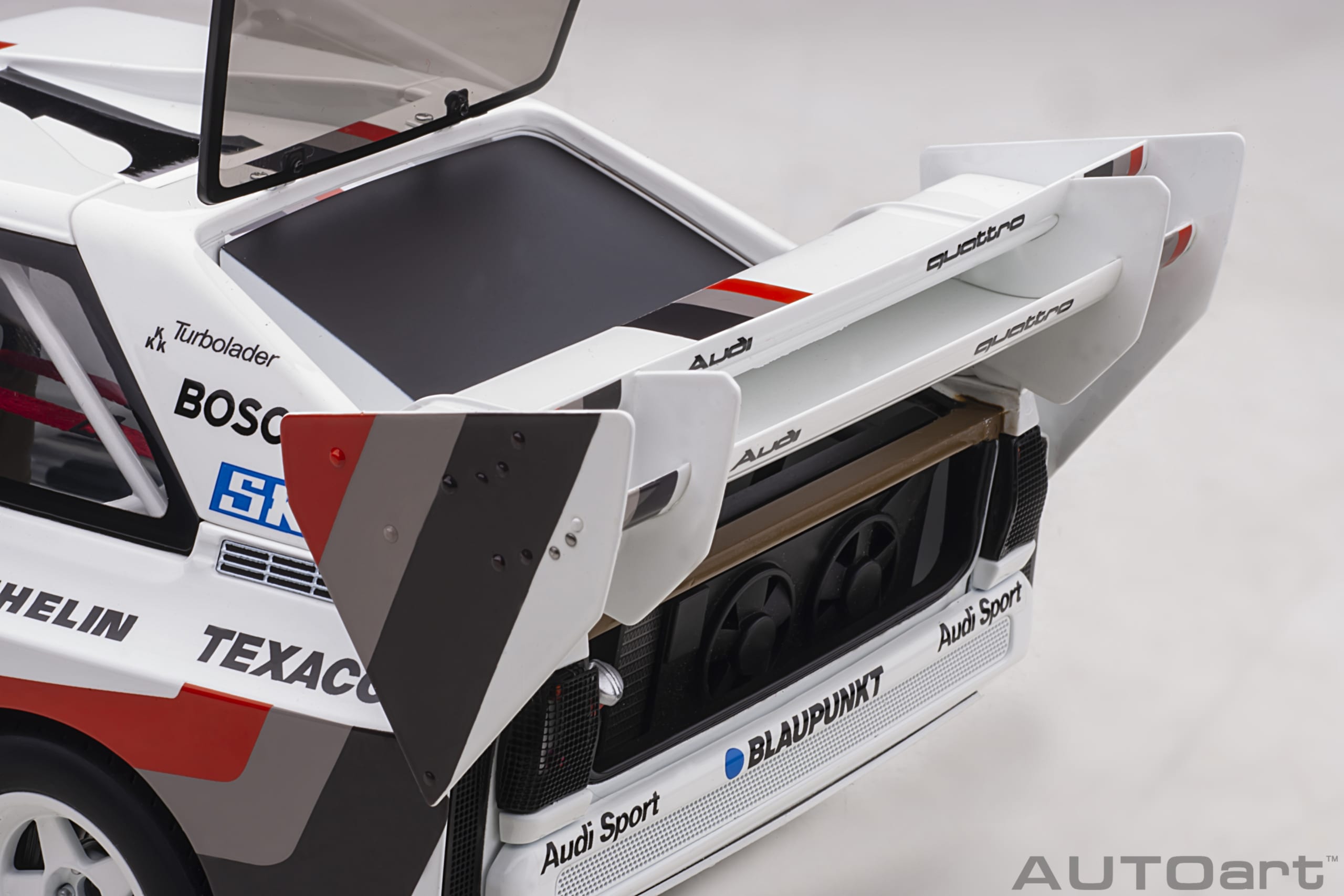 Audi Sport quattro S1 Pikes Peak 1987 Röhrl #1 (Winner) (Sondermodell mit Vitrine und Figur) - Figura 14