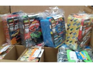 Metal Hotwheels Car Case which will hold 18 cars. Age Grade 4+. Various designs & Colours, 1 pcs