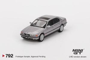 BMW E38 750 IL ASPEN SILVER METALLIC 2000
