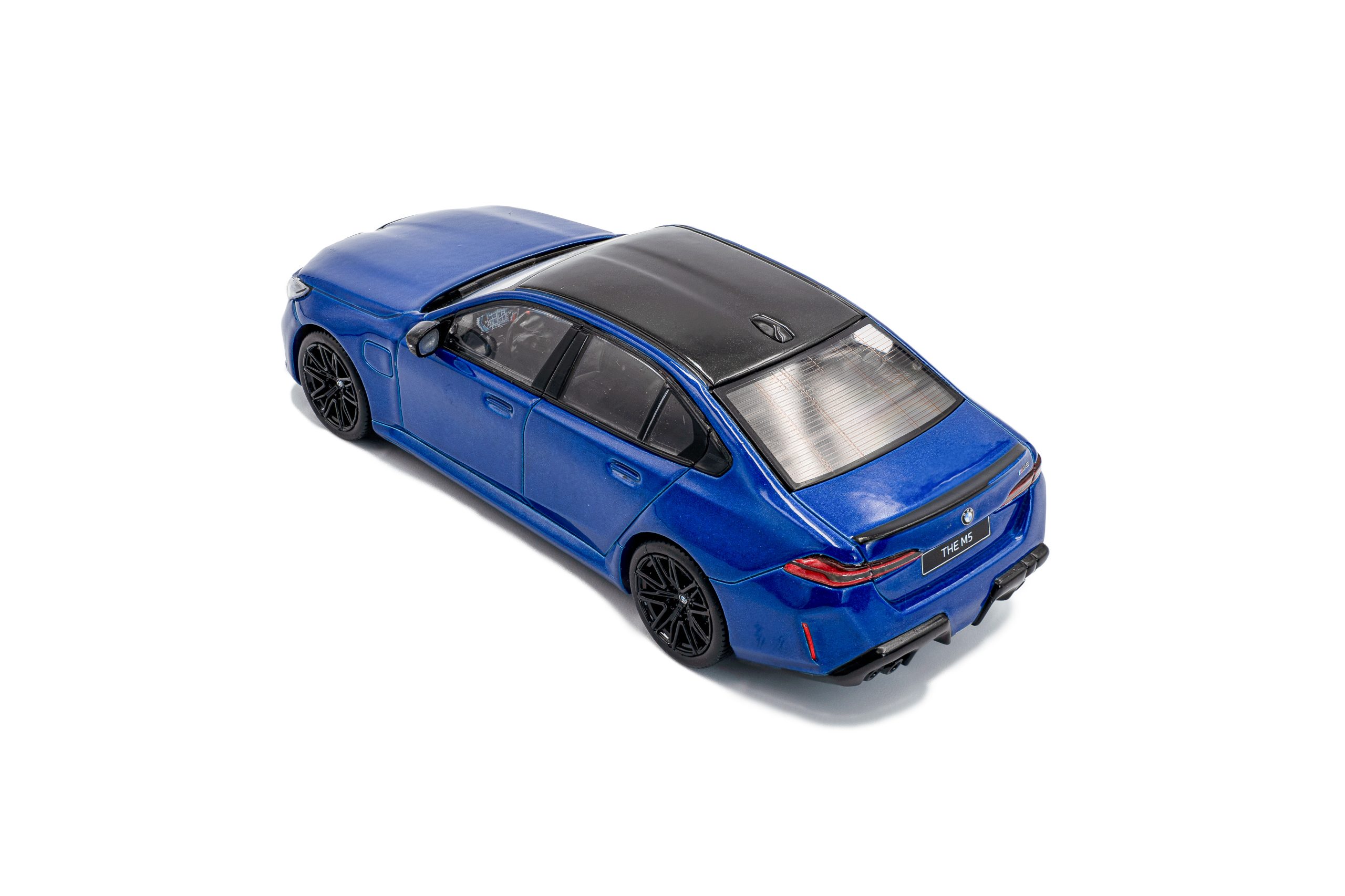 BMW G90 M5 SEDAN MARINA BAY BLUE 2024 - Image 4