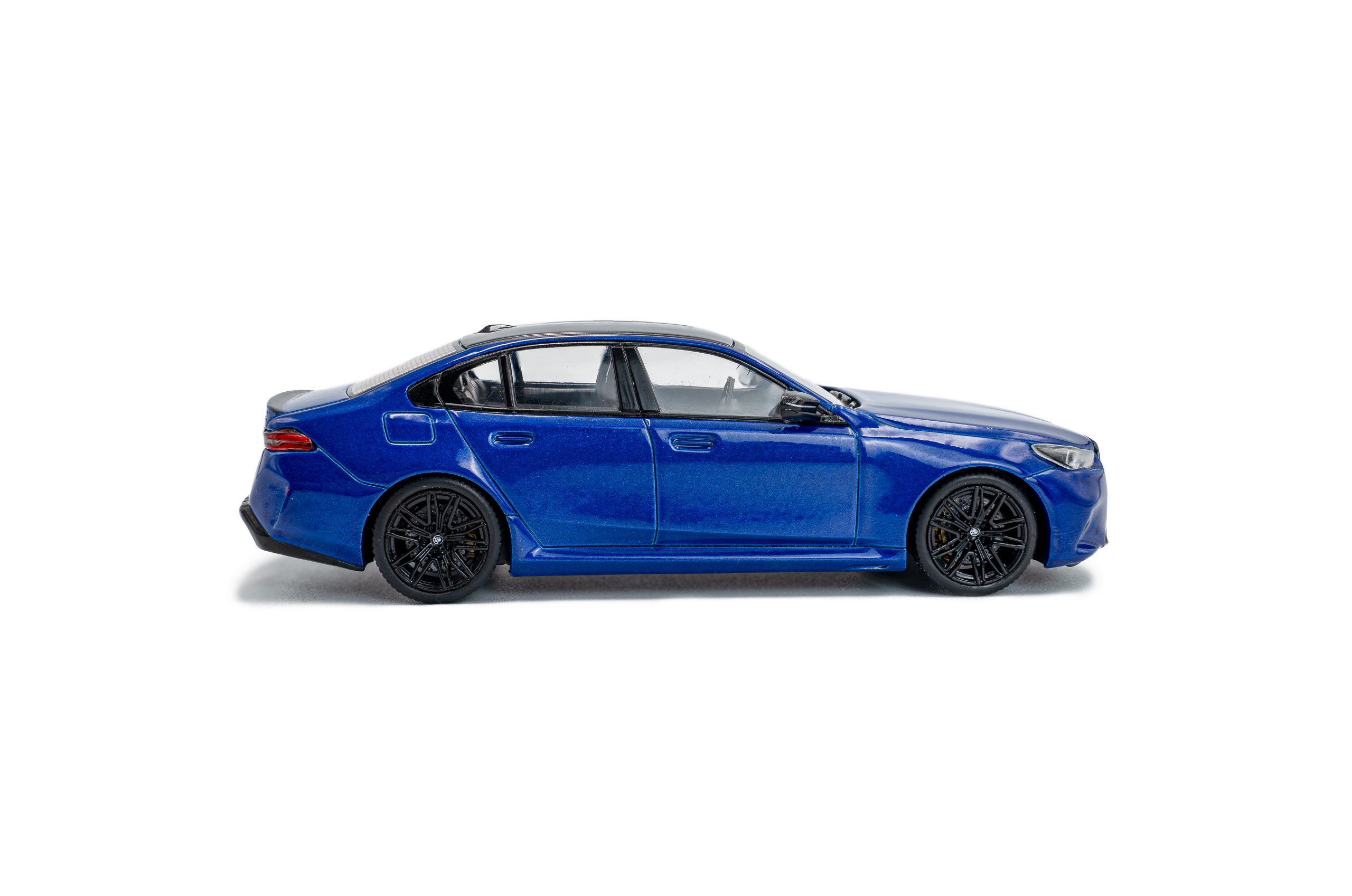 BMW G90 M5 SEDAN MARINA BAY BLUE 2024 - Image 7