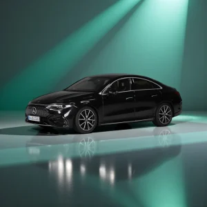 Mercedes-Benz CLA Coupé mit EQ-Technologie – kosmosschwarz