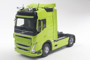 VOLVO TRUCKS FH GLOBETROTTER XL NEON GREEN 2023
